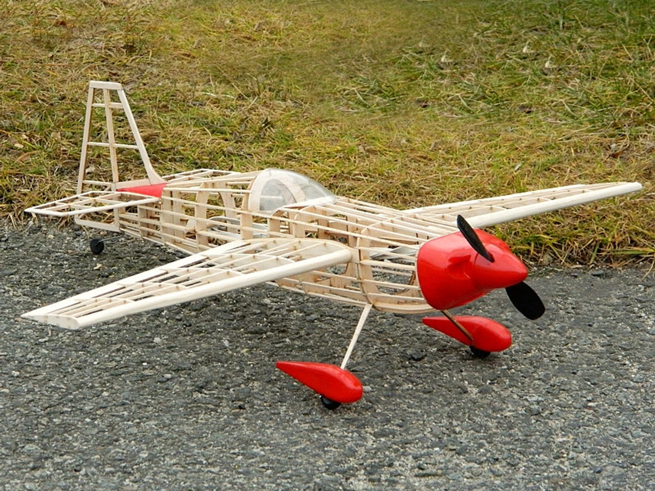 Guillow 1/14 Edge 540 Stunt Aircraft Model Kit 4 Guillow 1/14 Edge 540 Stunt Aircraft Model Kit - Image 4