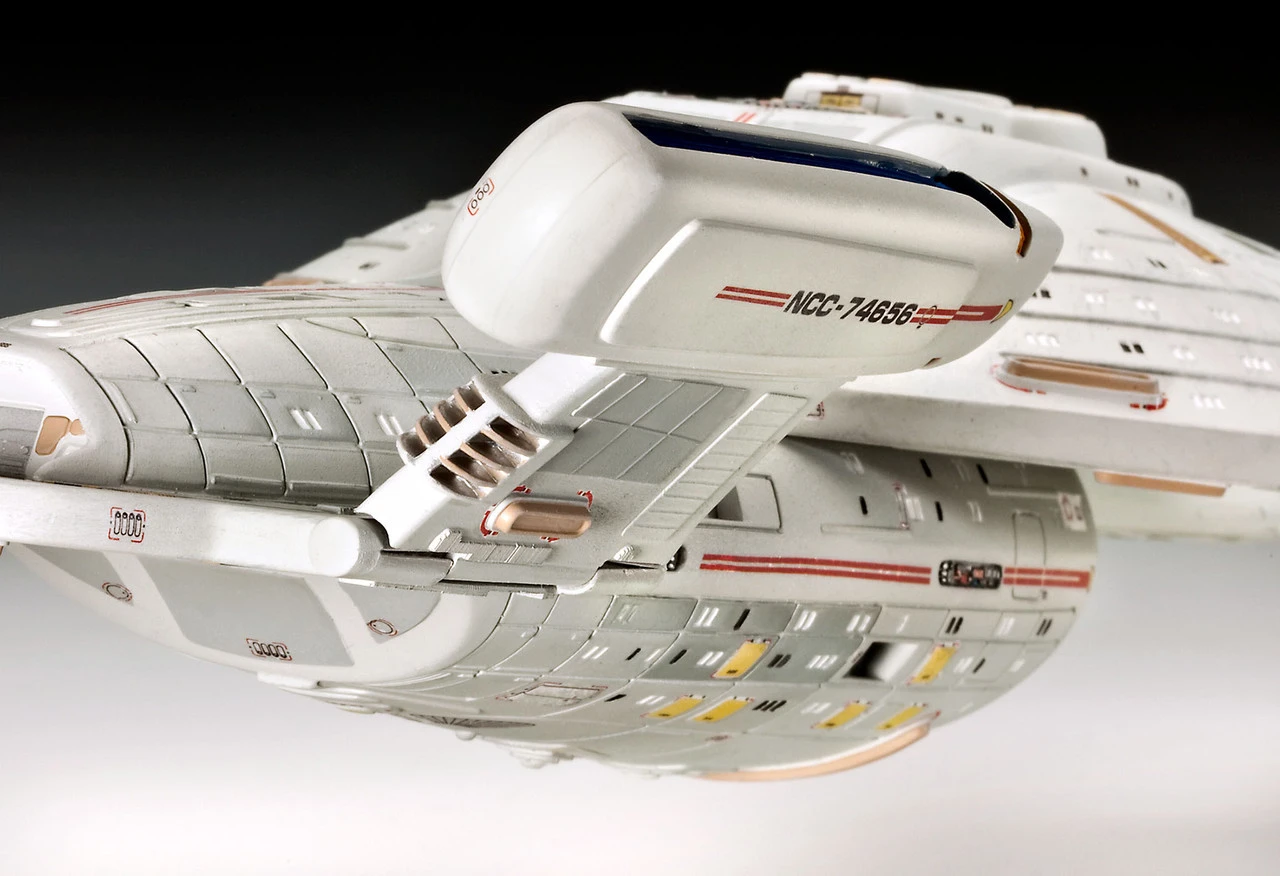Revell 1/670 USS Voyager NCC-74656 4 Revell 1/670 USS Voyager NCC-74656 - Image 4