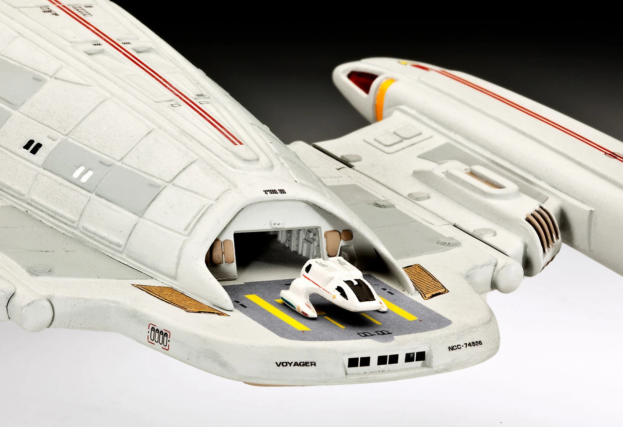 Revell 1/670 USS Voyager NCC-74656 6 Revell 1/670 USS Voyager NCC-74656 - Image 6