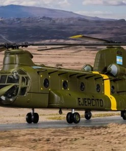 Corgi 1/72 Boeing CH-47C Chinook AE-520, Falklands War 1982 Diecast Model