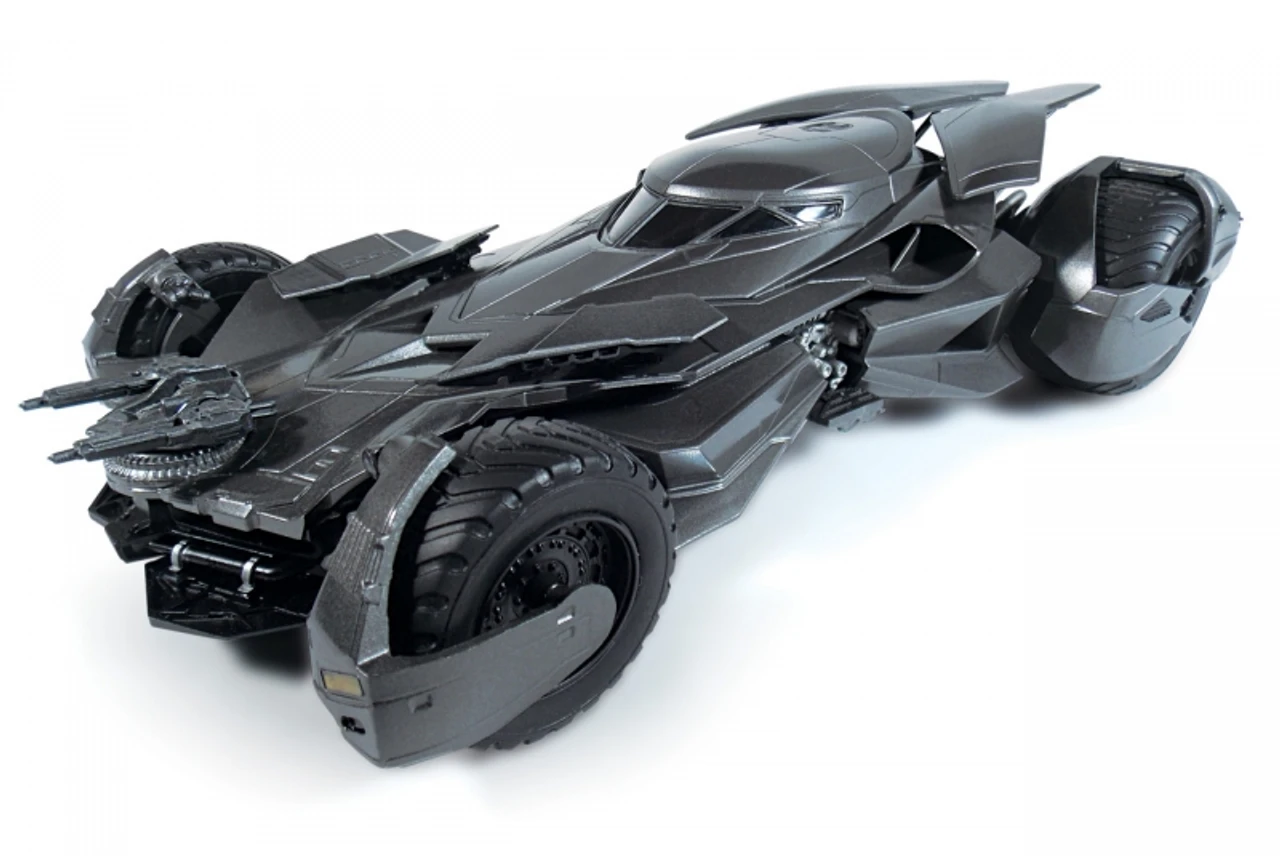 Moebius Models 1/25 Batman Vs Superman Batmobile 2 Moebius Models 1/25 Batman Vs Superman Batmobile - Image 2