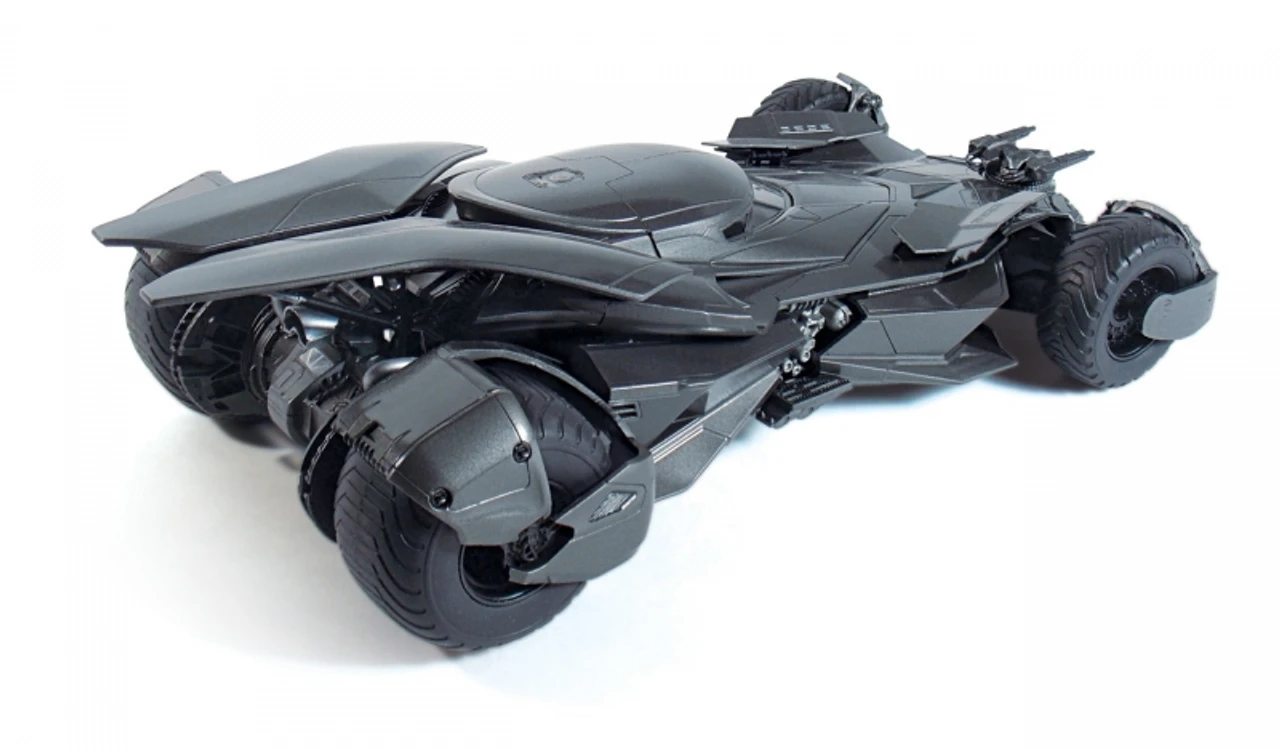 Moebius Models 1/25 Batman Vs Superman Batmobile 4 Moebius Models 1/25 Batman Vs Superman Batmobile - Image 4